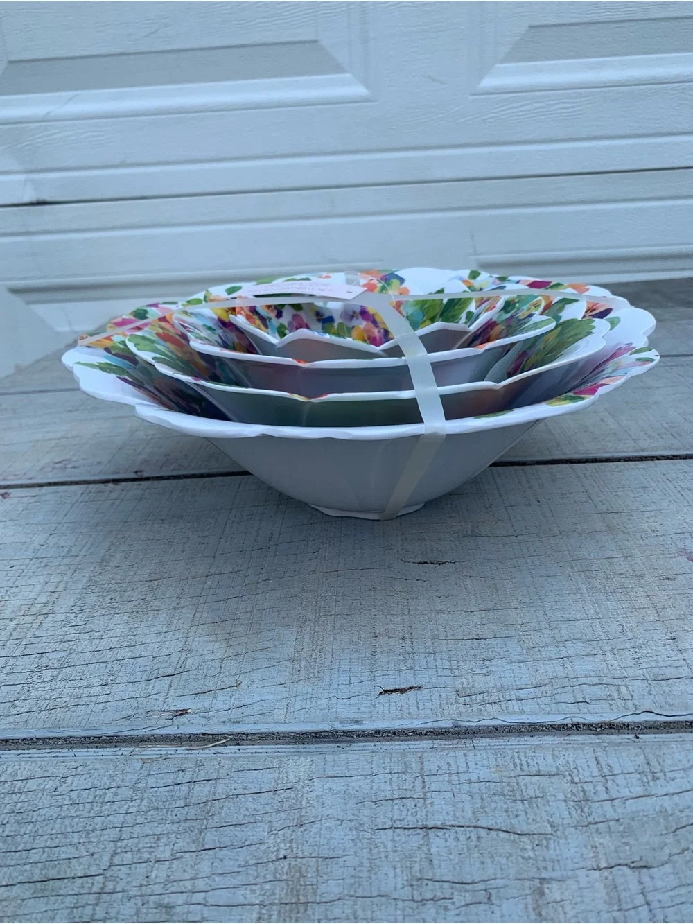 Rachel Zoe Pansy Melamine Serving Bowls Nesting Set of 4 Floral Flower Scalloped